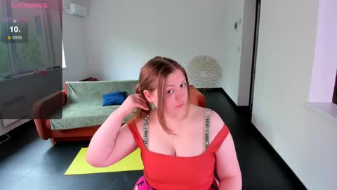 Snapshot of lea_buns chatting on May 7, 8:42 am Lea online show from May 7, 8:42 am