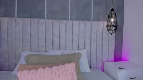    online show from April 18, 6:23 pm