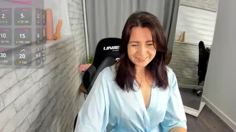 Snapshot of lea_shadom chatting on October 20, 12:55 am Lea online show from October 20, 12:55 am