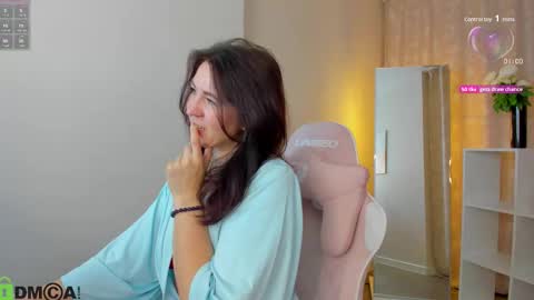 Snapshot of lea_shadom chatting on November 4, 1:05 am Lea online show from November 4, 1:05 am