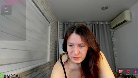 Snapshot of lea_shadom chatting on December 5, 1:14 am Lea online show from December 5, 1:14 am