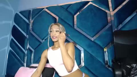 lea sewwtly online show from October 25, 1:07 pm