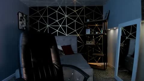 Snapshot of lea_velle chatting on October 17, 4:15 am Lea Velle online show from October 17, 4:15 am