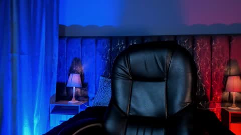 Snapshot of lea_velle chatting on November 12, 4:02 am Lea Velle online show from November 12, 4:02 am