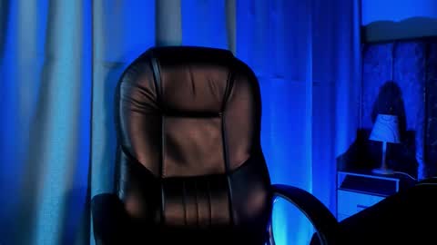 Snapshot of lea_velle chatting on November 26, 6:47 am Lea Velle online show from November 26, 6:47 am