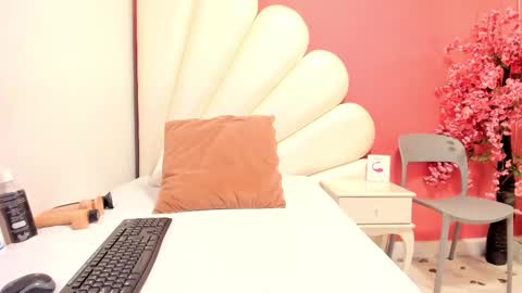 Snapshot of lea_wilson chatting on March 7, 8:33 pm Lea online show from March 7, 8:33 pm