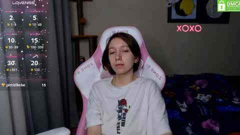 Snapshot of leah__gotty chatting on December 3, 3:22 pm Leah Gotty online show from December 3, 3:22 pm