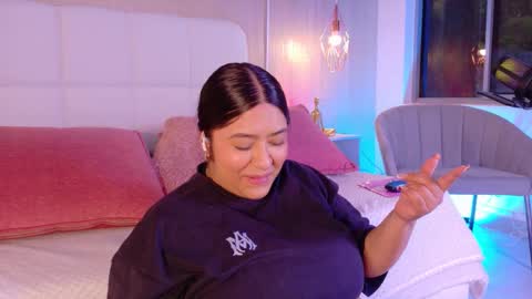 Leah online show from September 12, 4:18 pm