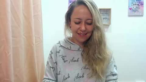 Snapshot of leah_susman chatting on December 5, 1:47 am leah_susman online show from December 5, 1:47 am