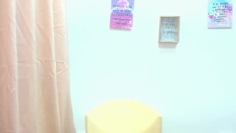 Snapshot of leah_susman chatting on December 7, 4:42 am leah_susman online show from December 7, 4:42 am