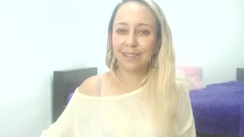 Snapshot of leah_susman chatting on September 18, 2:13 am leah_susman online show from September 18, 2:13 am