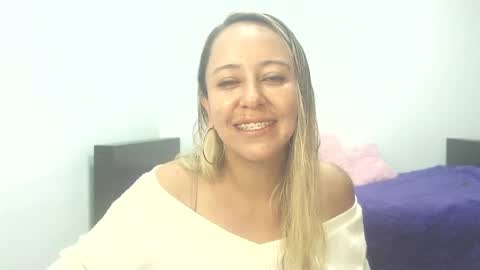 Snapshot of leah_susman chatting on October 1, 2:17 am leah_susman online show from October 1, 2:17 am