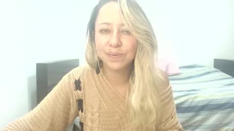 Snapshot of leah_susman chatting on October 25, 2:41 am leah_susman online show from October 25, 2:41 am