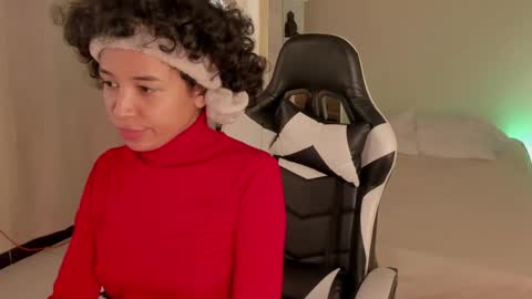 Snapshot of leahaltomm chatting on March 1, 6:54 pm leahaltomm online show from March 1, 6:54 pm