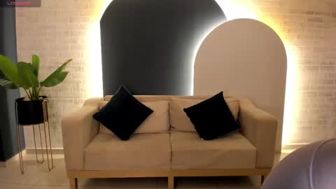 leahnovac online show from October 4, 11:08 am