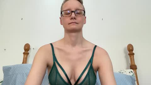 Snapshot of leahwilde chatting on February 26, 3:08 pm Lee online show from February 26, 3:08 pm