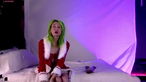 Snapshot of lealalane chatting on December 14, 11:09 pm Aspen Snow online show from December 14, 11:09 pm