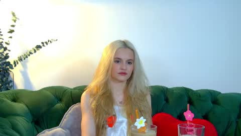 Snapshot of lealamour chatting on July 11, 6:49 am Lea online show from July 11, 6:49 am