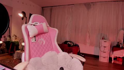 Snapshot of leamelie chatting on March 12, 6:40 am Amelia Black OF AMELIABLACK666 I lost all my thumbs up help me to get 80 online show from March 12, 6:40 am