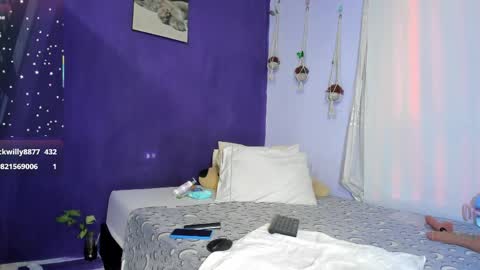 Snapshot of leamonroe__ chatting on May 16, 6:17 pm Hey Im Lea online show from May 16, 6:17 pm