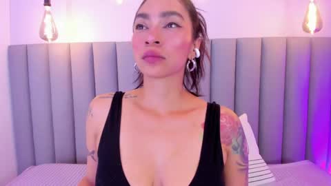 Snapshot of leamonroe__ chatting on May 28, 10:18 pm Hey Im Lea online show from May 28, 10:18 pm