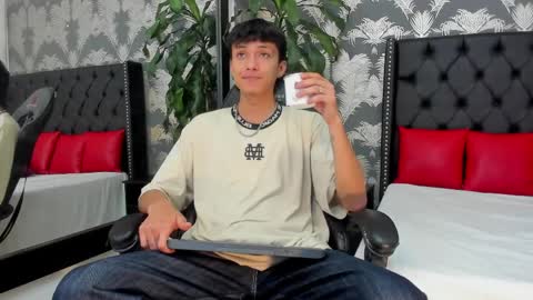 Lean online show from April 8, 2:39 pm