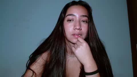 Snapshot of leanaalhub chatting on December 5, 9:17 am leanaalhub online show from December 5, 9:17 am