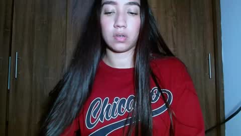 Snapshot of leanaalhub chatting on December 12, 4:37 am leanaalhub online show from December 12, 4:37 am