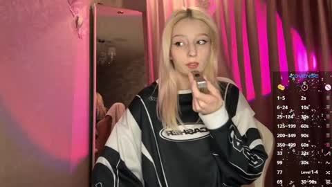 Snapshot of leanchika chatting on February 14, 7:23 pm Lean online show from February 14, 7:23 pm