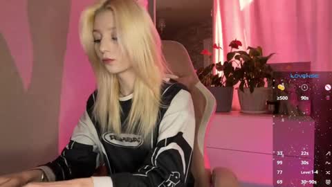 Snapshot of leanchika chatting on February 23, 9:11 am Lean online show from February 23, 9:11 am