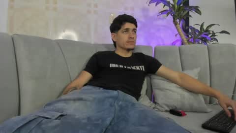 Snapshot of leandro_cooper chatting on July 2, 8:26 pm leandro_cooper online show from July 2, 8:26 pm