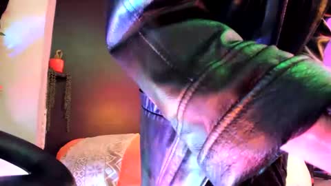 leatherdude69 online show from February 11, 2:14 am