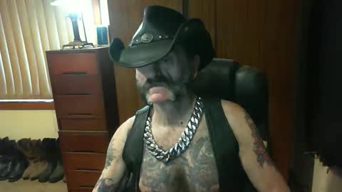 leathergreaser online show from September 25, 8:01 pm