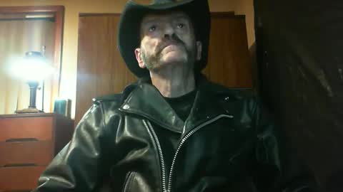 leathergreaser online show from April 14, 7:42 pm