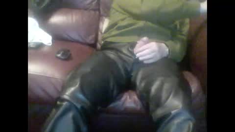 Snapshot of leatherpants68 chatting on September 27, 8:58 pm leatherpants68 online show from September 27, 8:58 pm