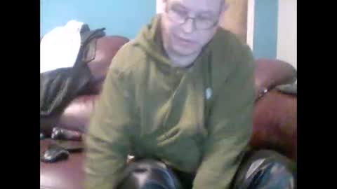 Snapshot of leatherpants68 chatting on October 7, 7:22 pm leatherpants68 online show from October 7, 7:22 pm