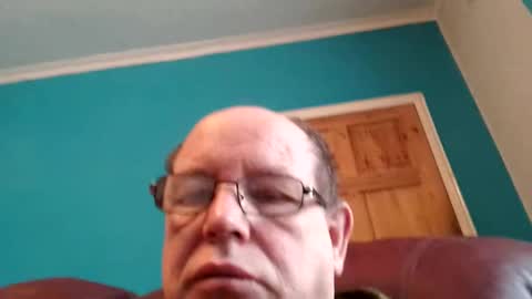 Snapshot of leatherpants68 chatting on December 20, 9:05 am leatherpants68 online show from December 20, 9:05 am