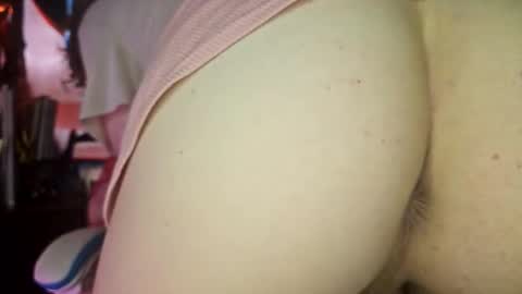 LeaVibing online show from April 23, 7:38 pm