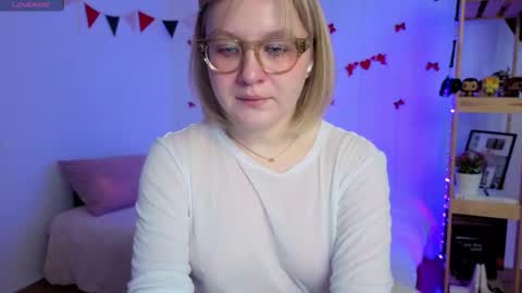 Snapshot of leazy_peasy chatting on March 16, 6:06 am Ellie online show from March 16, 6:06 am