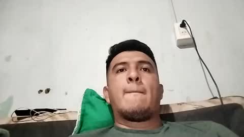 Snapshot of leche_dura122 chatting on December 8, 11:19 pm leche_dura122 online show from December 8, 11:19 pm