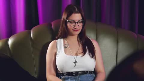 Mia online show from December 11, 4:49 am