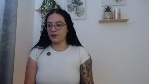 Snapshot of leena_rosee chatting on May 30, 2:03 pm leena_rosee online show from May 30, 2:03 pm