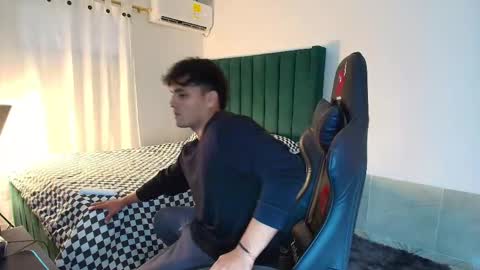  Lei  online show from December 14, 9:08 pm