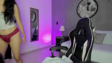 L E I A online show from November 19, 12:16 pm