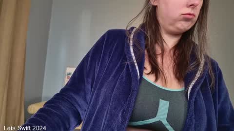 Leia Swift online show from December 1, 7:36 pm