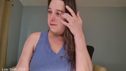 Leia Swift online show from December 30, 3:46 pm