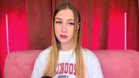 Snapshot of leiawow chatting on November 16, 1:33 am leiawow online show from November 16, 1:33 am