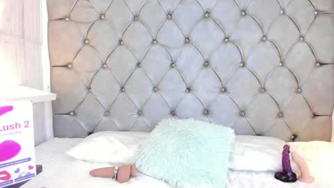 Snapshot of leigh_angels chatting on January 4, 12:48 am LEIGH ANGELS online show from January 4, 12:48 am