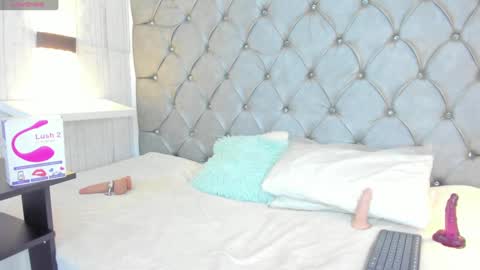 Snapshot of leigh_angels chatting on January 10, 1:32 am LEIGH ANGELS online show from January 10, 1:32 am