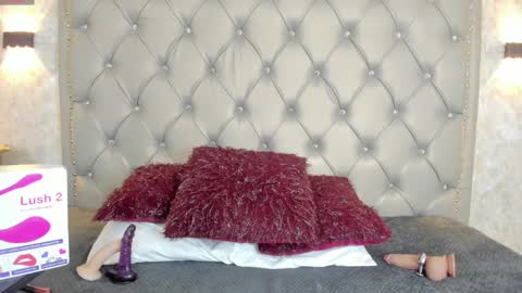 Snapshot of leigh_angels chatting on January 11, 9:04 pm LEIGH ANGELS online show from January 11, 9:04 pm